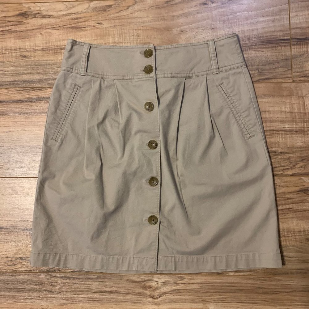 Banana Republic Size 2 Khaki Button Skirt